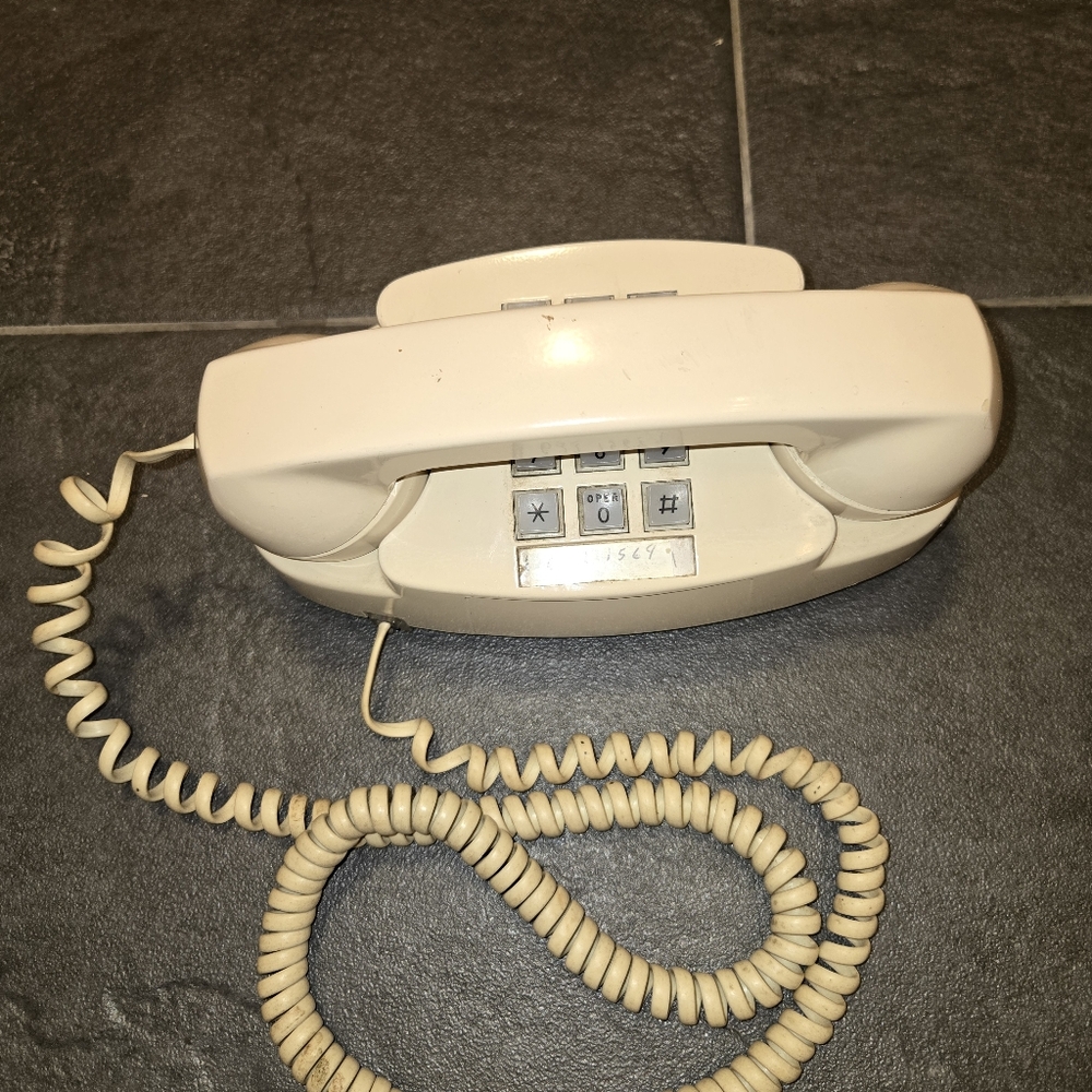 Vintage AT&T Western Bell Beige Princess Phone Push Buttons Corded Telephone